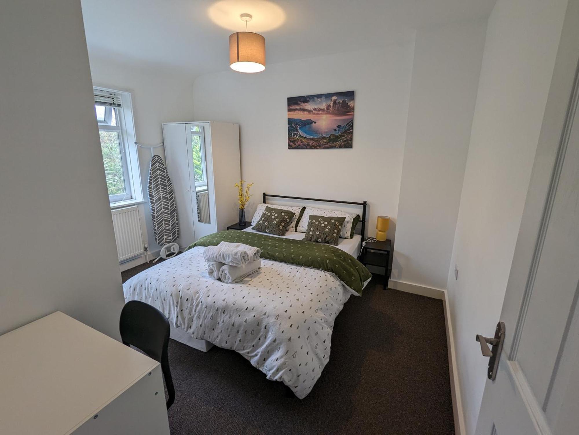 Fantastic 3-Bedroom House In London Morden  Eksteriør billede